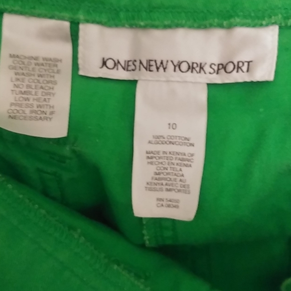 Shorts - Picture 3 of 3